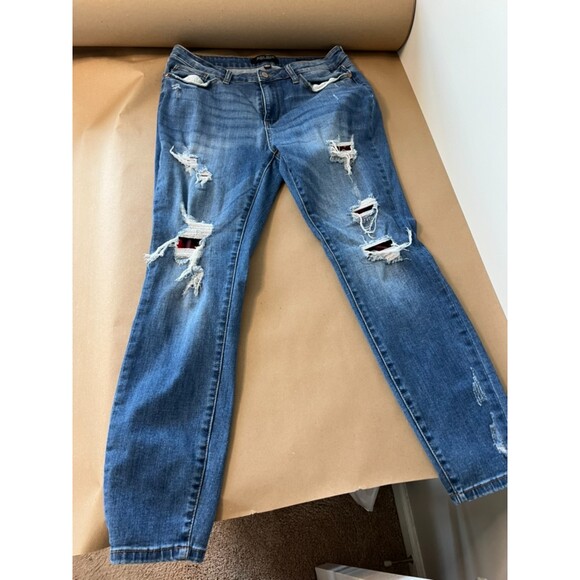 Judy Blue Denim - Judy Blue Buffalo Plaid Patch Jeans Size 13/31Skinny Fit (preloved)